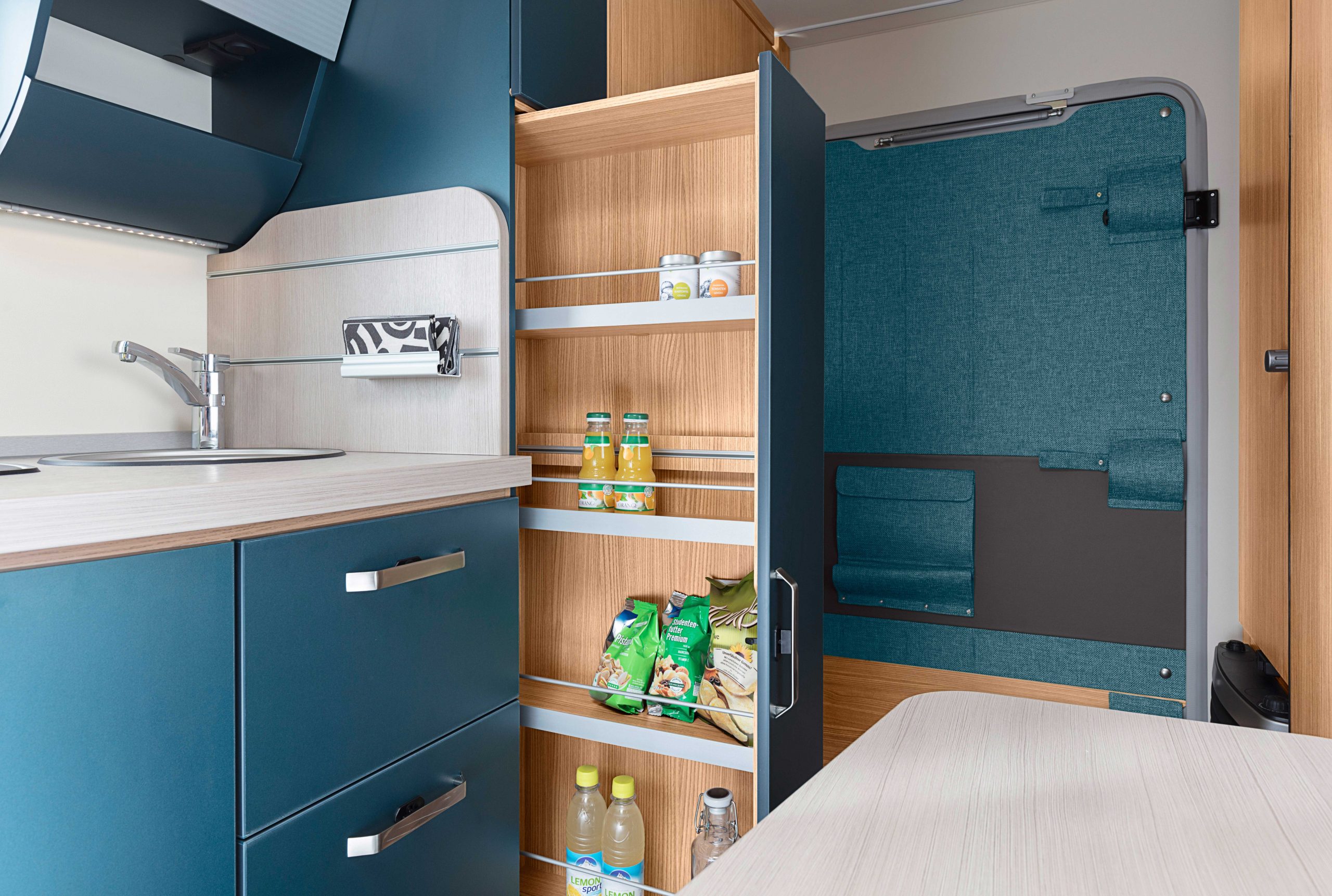 ktg-knaus-2016-2017-sportfun-apothekerschrank-1741_300dpi
