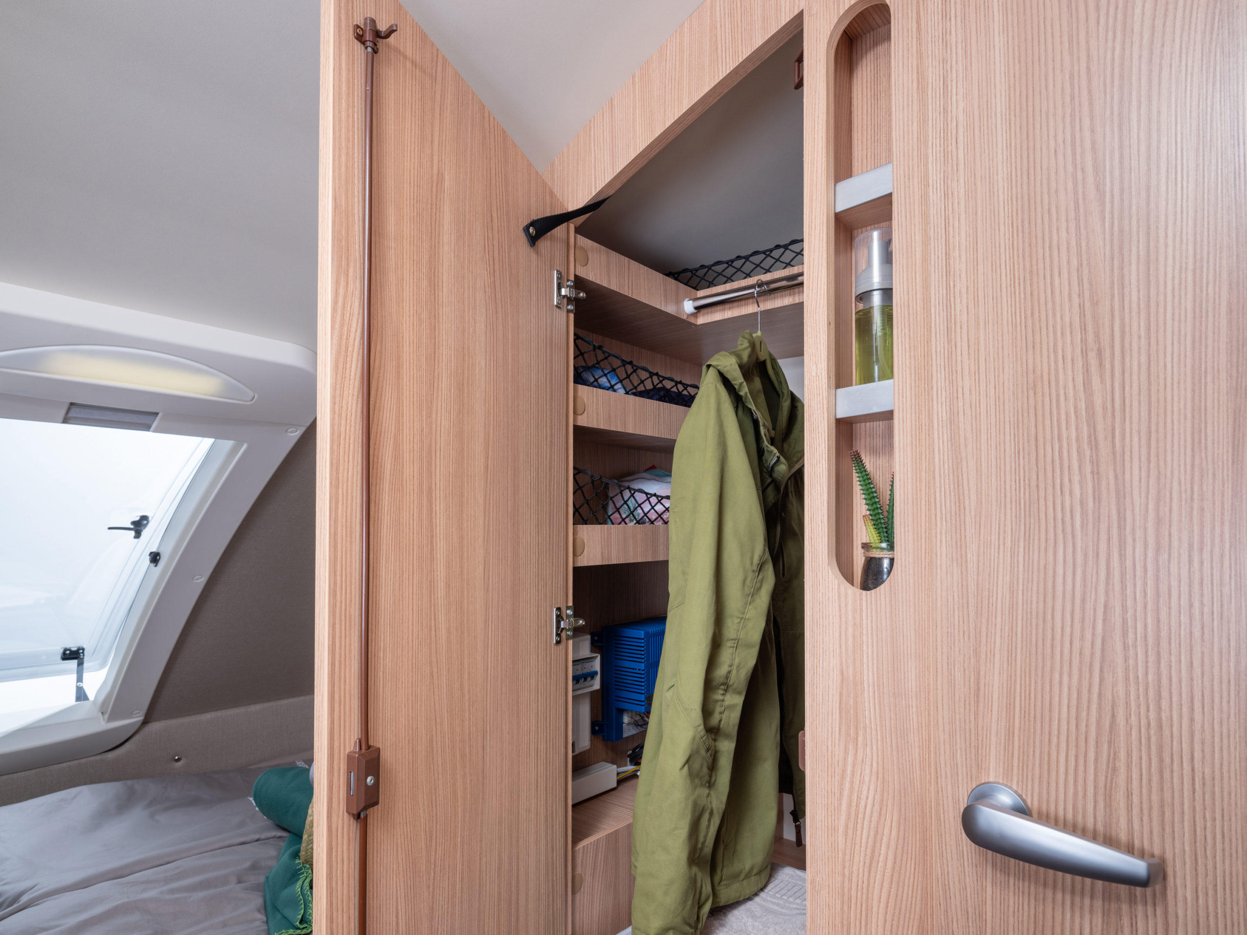ktg-taeb-2018-2019-400-kleiderschrank-7209_retusche